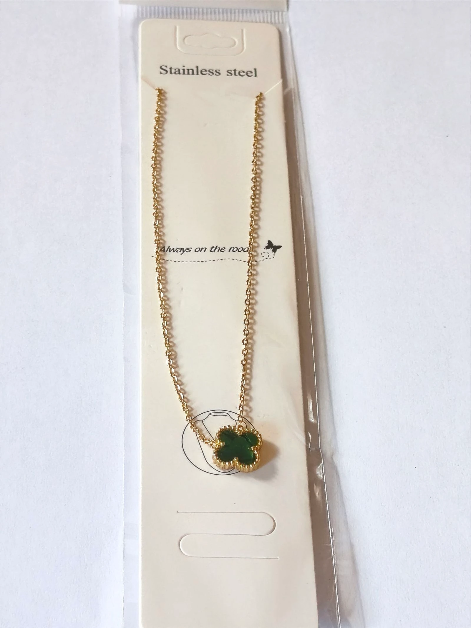 Set of luminous green clover necklace, bracelet and earrings with unalterable golden chain – photo 4